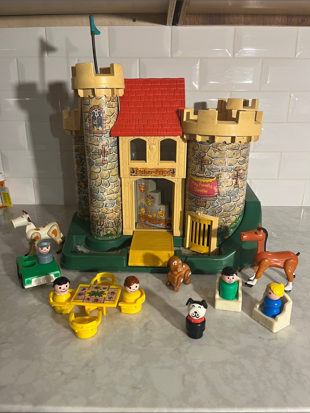 1974 Vintage Fisher Price Little People Play Family Castle #993